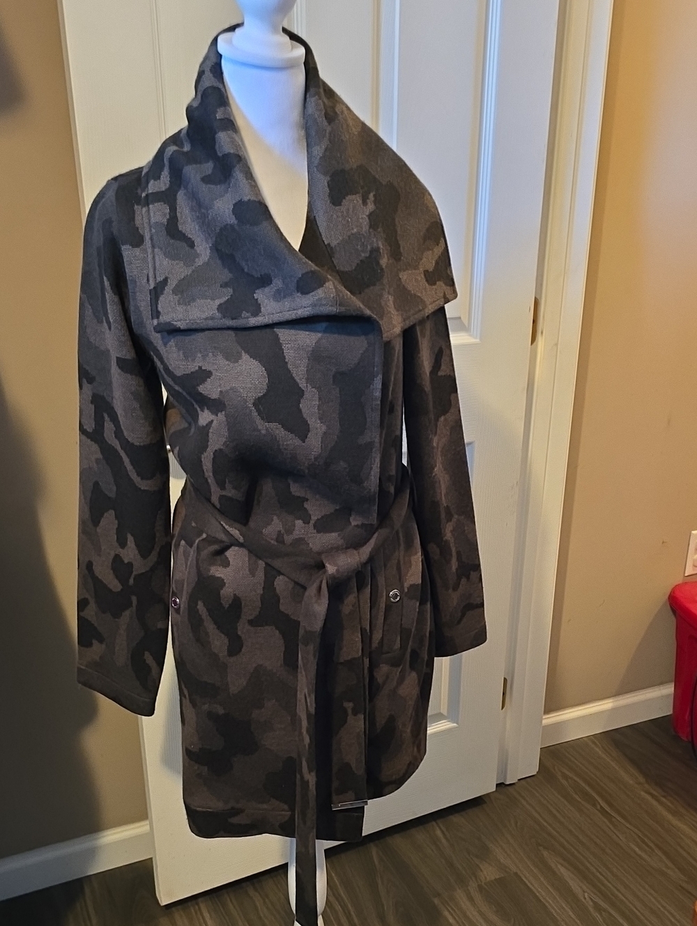 Women's White House Black Market Gray Camo Wrap Trench Coat